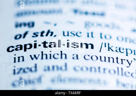 Le mot-clé dans un dictionnaire, le capitalisme Banque D'Images