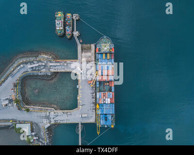 L'Indonésie, Sumbawa, Maluk, vue aérienne du port de conteneurs, d'en haut Banque D'Images