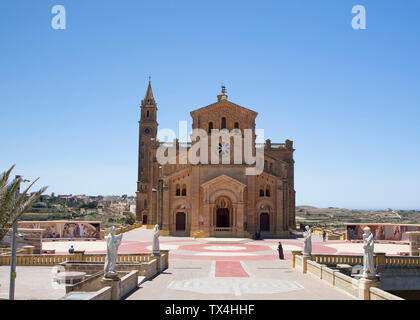 La basilique du Sanctuaire national de la Vierge de Ta' Pinu sur Gozo, près de Malte Banque D'Images