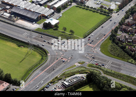 Vue aérienne d'un carrefour routier majeur - l'intersection des routes A589 Morecambe Road et A683 Bay Gateway à Morecambe, Lancashire Banque D'Images