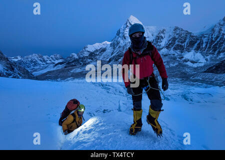 Le Népal, Solo Khumbu, les alpinistes sur Everest Cascade Banque D'Images