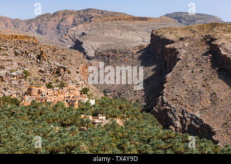 In Misfat al Abriyyin et montagnes, Ad Dakhiliyah, Oman Banque D'Images