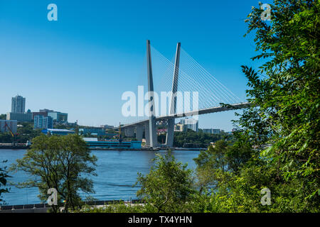 Le nouveau pont Kursi Jahiloss dans Vladivostok, Russie Banque D'Images