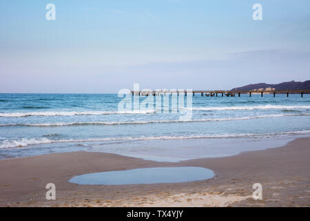 Allemagne, Ruegen BINZ, vue de la plage de sable de la mer Baltique Banque D'Images