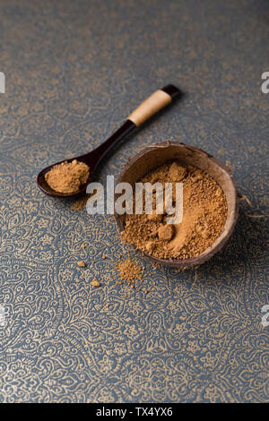 Sucre de coco dans la noix de coco Banque D'Images