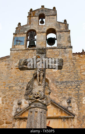 Iglesia y crucero. Pesquera de Ebro. Cañón del Ebro. BURGOS. CASTILLA Y LEÓN. ESPAÑA Banque D'Images