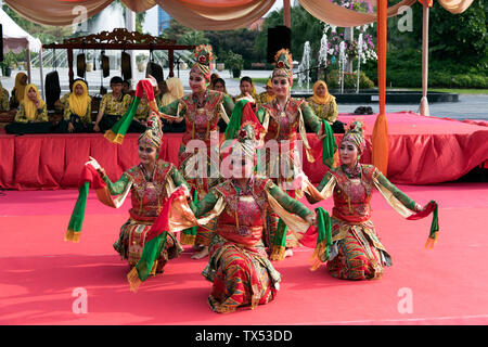 Des danseurs traditionnels Surabayan Banque D'Images