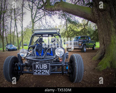 Vintage car sur l'affichage à la caféine & Machine à Ettington, UK Banque D'Images