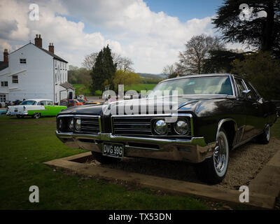 Une Buick Wildcat 1968 exposée au salon Caffeine & machine à Ettington, au Royaume-Uni Banque D'Images