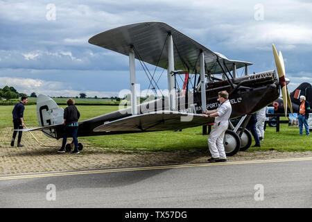 Le seul survivant de Havilland DH51 G-EBIR 'Miss Kenya' est mis en place pour la présentation statique à la Shuttleworth Trust, ancien préfet, Bedfordshire, Royaume-Uni. Banque D'Images