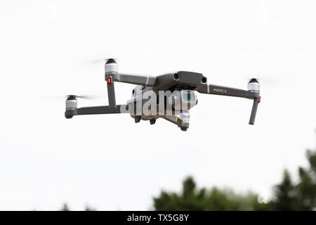 Minsk, Belarus - 22 juin 2019 : Dji Mavic 2 Pro dans le ciel. Rédaction d'illustration Banque D'Images