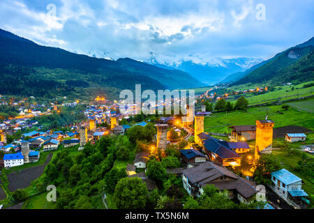 Mestia village de Upper Svaneti, Géorgie Banque D'Images