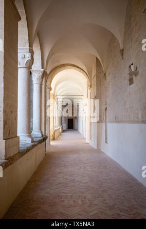 Cloître de l'abbaye de San Michele Arcangelo. Maratea, Basilicate, Italie Banque D'Images