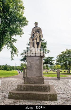 Perth, Ecosse, Royaume-Uni. 23 Juin 2019 : une statue de l'écrivain écossais, Sir Walter Scott. Banque D'Images