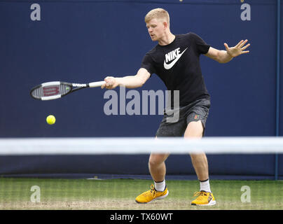 Le Devonshire Park, Eastbourne, Royaume-Uni. 24 Juin, 2019. Tournoi International de Tennis Nature Valley ; Kyle Edmund pratiques au crédit du Devonshire Park : Action Plus Sport/Alamy Live News Banque D'Images