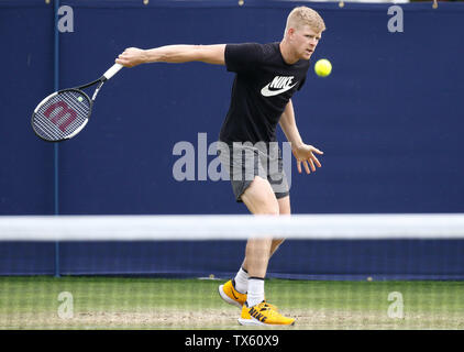 Le Devonshire Park, Eastbourne, Royaume-Uni. 24 Juin, 2019. Tournoi International de Tennis Nature Valley ; Kyle Edmund pratiques au crédit du Devonshire Park : Action Plus Sport/Alamy Live News Banque D'Images