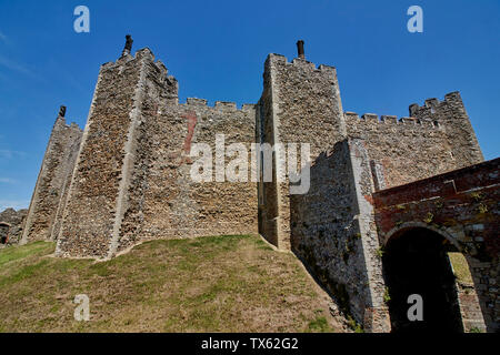 Une vue sur les murs du château de Domfront Banque D'Images