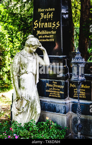 Vienne Autriche 12.07.2013 : Le cimetière central de Vienne Wien Zentralfriedhof est l'un des plus grands cimetières dans le monde et le plus important en nombre de Banque D'Images