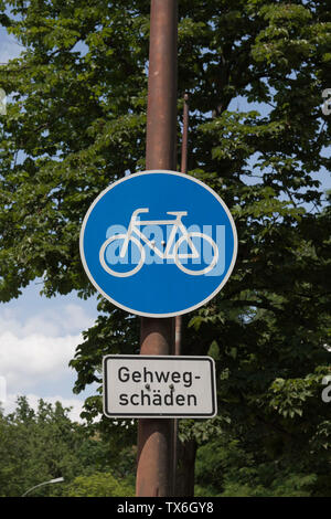 Piste cyclable dans Berlin, Allemagne Banque D'Images