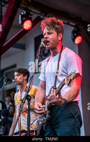 Rock Band de l'argent pour vivre Melbourne aus corde beim Orange Blossom Festival spécial, Beverungen, Ostwestfalen, Deutschland | Rock Band de l'argent pour corde f Banque D'Images