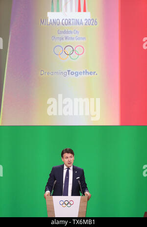 Lausanne, Suisse. 24 Juin, 2019. Le Premier ministre italien Giuseppe Conte parle lors de la présentation finale des Milan-Cortina d'Ampezzo de l'Italie de présenter une soumission pour le Jeux Olympiques d'hiver de 2026 au cours de la 134e session du Comité International Olympique (CIO) à Lausanne, Suisse, le 24 juin 2019. Credit : Cao Peut/Xinhua/Alamy Live News Banque D'Images