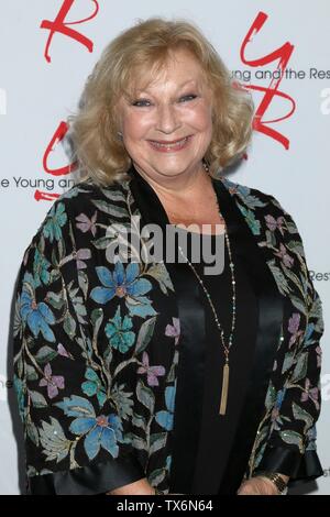 Burbank, CA. 23 Juin, 2019. Beth Maitland aux arrivées pour les jeunes et l'agité Déjeuner Fan Club, Burbank Convention Center, Burbank, CA, 23 juin 2019. Credit : Priscilla Grant/Everett Collection/Alamy Live News Banque D'Images