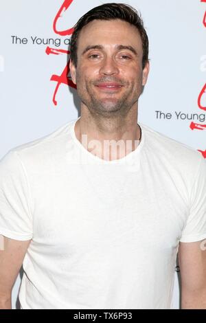 Burbank, CA. 23 Juin, 2019. Daniel Goddard au niveau des arrivées pour les jeunes et l'agité Déjeuner Fan Club, Burbank Convention Center, Burbank, CA, 23 juin 2019. Credit : Priscilla Grant/Everett Collection/Alamy Live News Banque D'Images