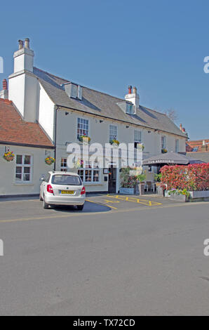 Le Queens Head Pub Weybridge, Surrey Banque D'Images