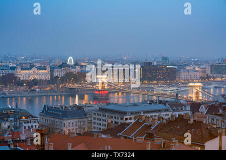 Nuit Vue aérienne de la ville de Budapest à la Hongrie Banque D'Images