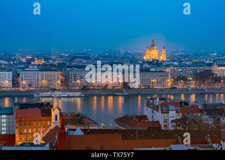 Nuit Vue aérienne de la ville de Budapest à la Hongrie Banque D'Images