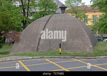 Abri de survie en béton à partir de la guerre froide Banque D'Images