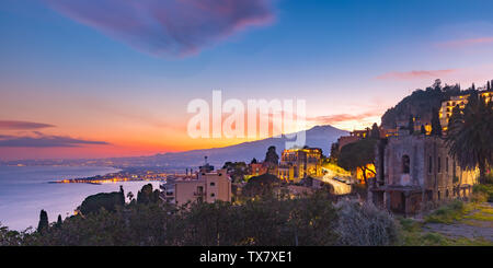 L'Etna au coucher du soleil, Sicile, Italie Banque D'Images