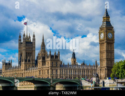 Chambres du Parlement et Big Ben photographié à partir de la Tamise Banque D'Images