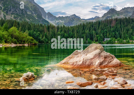 Lac de montagne du Parc National des Hautes Tatras Banque D'Images