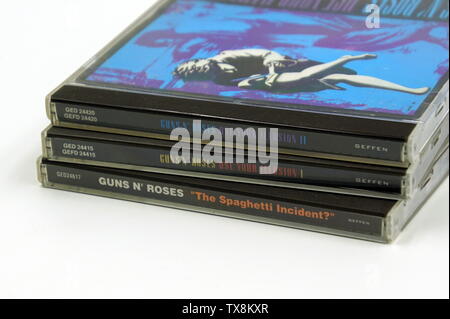 Amsterdam, Pays-Bas - le 2 février 2019 : Un disque compact (CD) Albums de hard rock américain Guns N' Roses. Banque D'Images