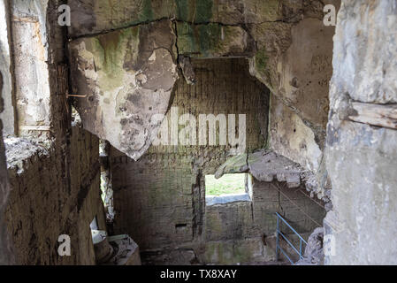 Ancienne caserne militaire détruit des ruines de la Seconde Guerre mondiale à Westerplatte à Gdansk, Pologne. Banque D'Images