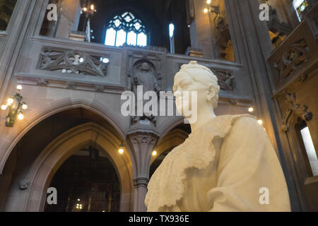 Statue,de,Enriqueta Rylands,qui,fondée,la bibliothèque John Rylands de Manchester,nord,nord,nord,ouest,ville,Angleterre,English,GB,UK,Bretagne,British, Banque D'Images