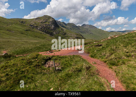 Site d'une ancienne mine de fer ci-dessous Pike O'Blisco sur la piste de Langdale sur au sommet de Wrynose pass Banque D'Images