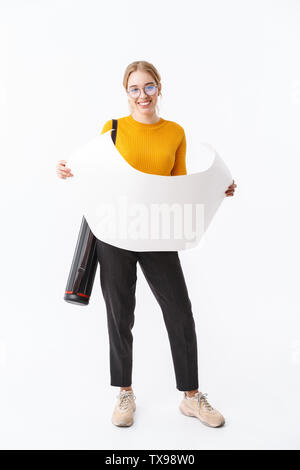 Toute la longueur d'une jolie jeune femme architecte isolés sur fond blanc, exerçant son activité sous tube, holding house scheme Banque D'Images