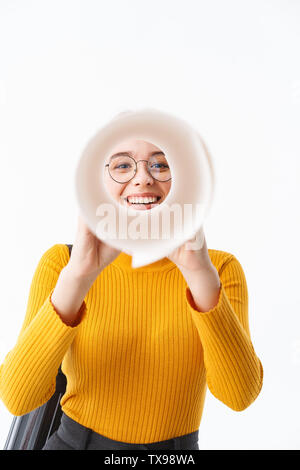 Attractive young woman architect isolés sur fond blanc, l'exécution, à la recherche de renouveau par tube Banque D'Images