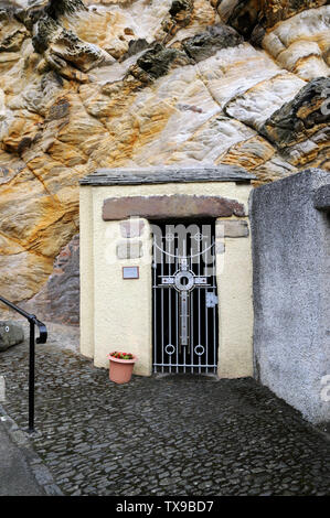 Entrée de St Fillan's Cave dans le village de Pittenweem, Fife. Banque D'Images