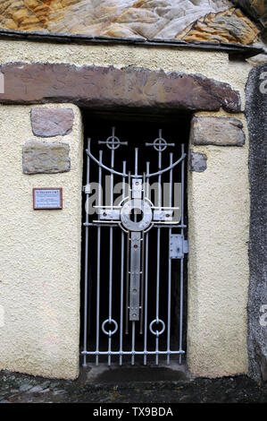 Entrée de St Fillan's Cave dans le village de Pittenweem, Fife. Banque D'Images