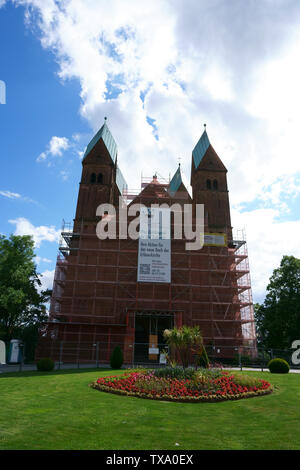 Bad Homburg, Allemagne - 09 juin 2019 : la restauration et la reconstruction de l'Église du Rédempteur avec des pancartes pour la collecte de fonds le 09 juin 2019 Je Banque D'Images