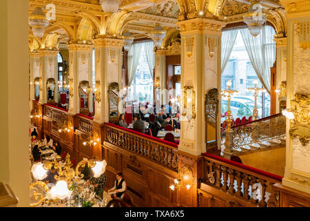 Budapest, NOV 9 : Vue de l'intérieur du célèbre New York Palace Café le Nov 9, 2018 Budapest, Hongrie Banque D'Images