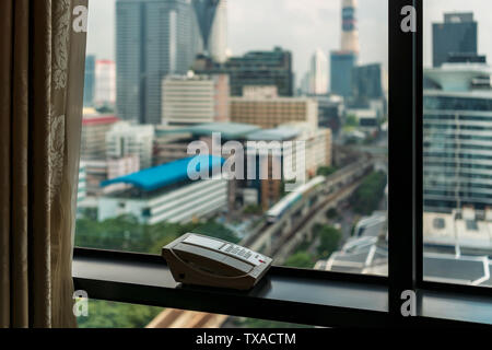 Le téléphone sur le rebord de l'hôtel. Banque D'Images