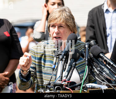 La Fédération américaine des enseignants Randi Weingarten Président vu au cours de la Capitol 'Swamp' pour dévoiler l'abordabilité du collège des factures, à Washington, DC. Banque D'Images