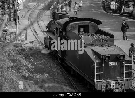 La mine de charbon pendant près de cent ans, le petit train à vapeur, qui est toujours en opération, a été témoin de l'histoire. Il a également enregistré l'empreinte de la Chine Nouvelle de faible à forte. La base du sud-ouest, ce qui a contribué à l'énergie une fois la résistance contre le Japon, est maintenant devenu un haut lieu pour les visites et le tourisme. Banque D'Images