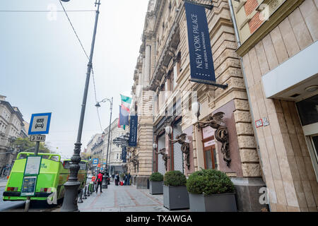 Budapest, NOV 9 : Vue extérieure du célèbre New York Palace Café le Nov 9, 2018 Budapest, Hongrie Banque D'Images