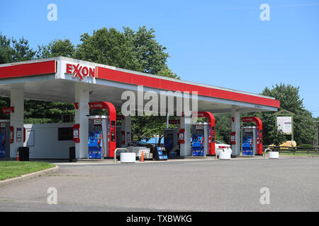 La Princeton New Jersey - le 23 juin 2019 : la station de gaz d'Exxon à Princeton, NJ, USA Banque D'Images