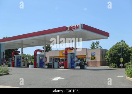 La Princeton New Jersey - le 23 juin 2019 : la station de gaz d'Exxon à Princeton, NJ, USA Banque D'Images